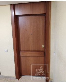 Puerta acorazada en sapelly