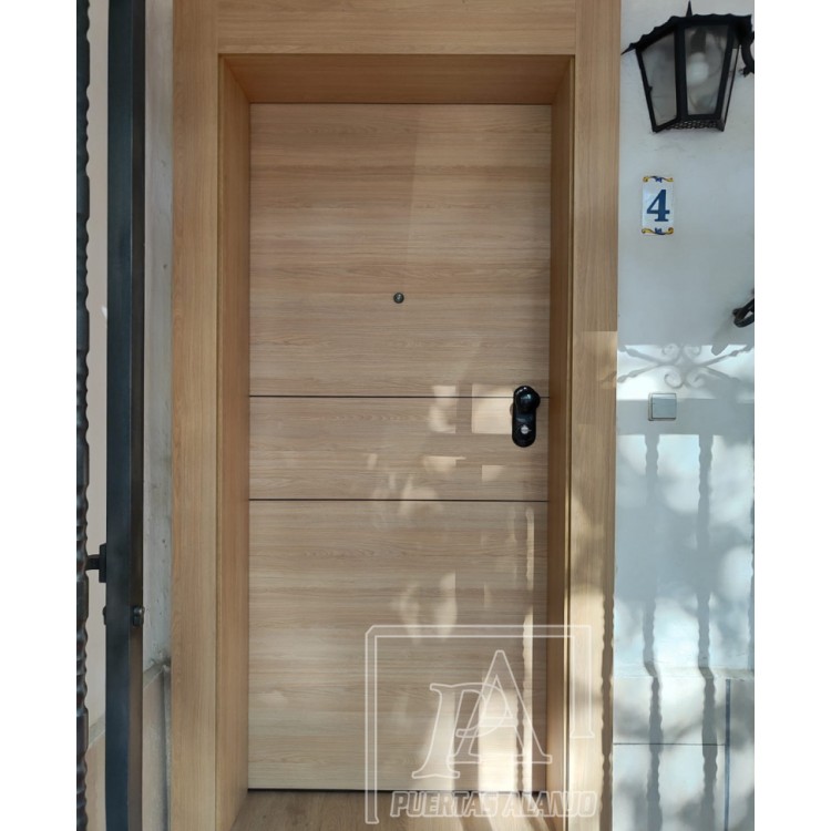 Puerta acorazada con panel laminado - Proma