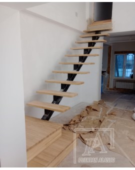 Forrar escaleras con tarima laminada o vinílica