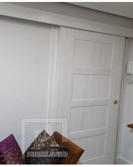 Puerta Corredera por fuera de la pared con galeria